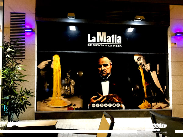 impresion exterior en vinilo laminado brillo para Restaurante La Mafia